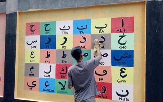 Sangat Berfaedah, Coretan-Coretan Di Dinding Mendadak Jadi Tempat Belajar